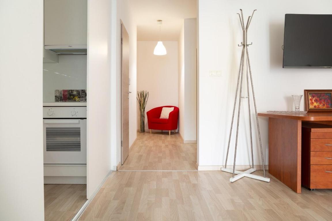 Great Tourist And Business Apartment Near Center Bratislava Exterior foto